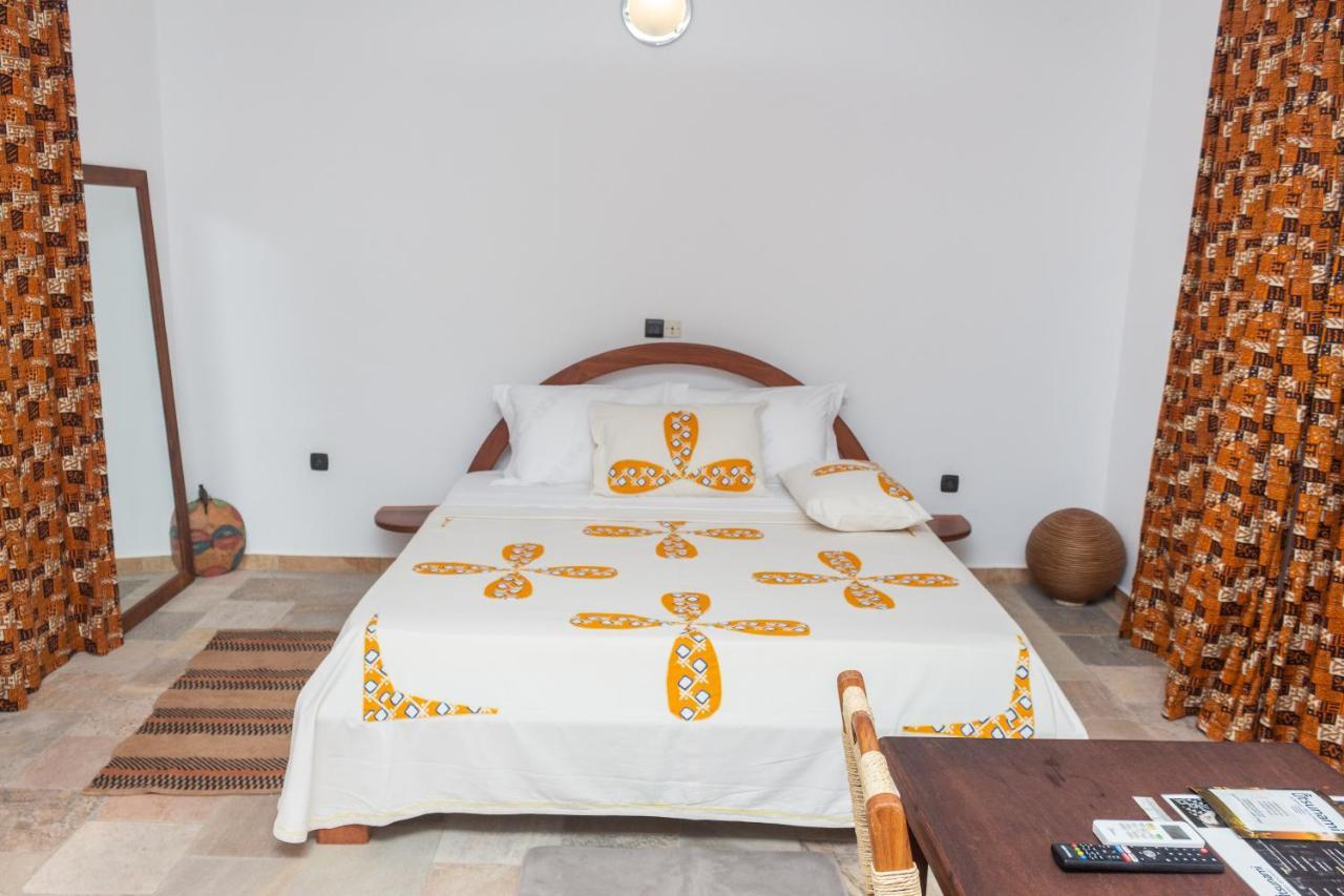 Hotel Otsunami Ломе Экстерьер фото